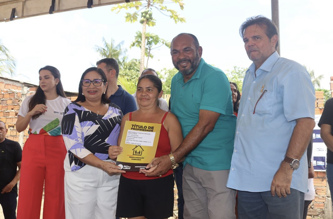 Gestão Paula Azevedo entrega títulos de propriedades e moradores de