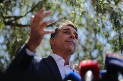 Procura-se Flávio Bolsonaro