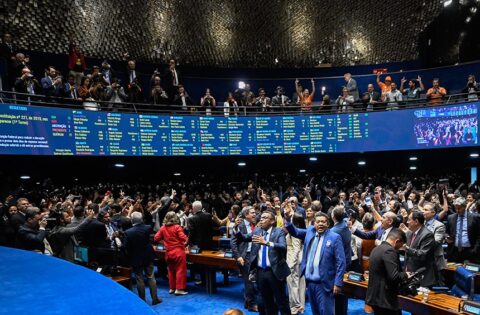 Senado aprova fim da escala 6×1; Apenas o ex-vice de Bolsonaro votou contrário a PEC